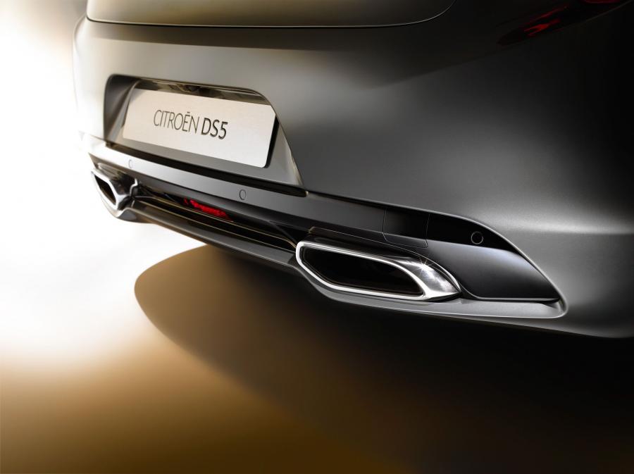  Citroen DS5 2012 года  (фото 2 из 182)